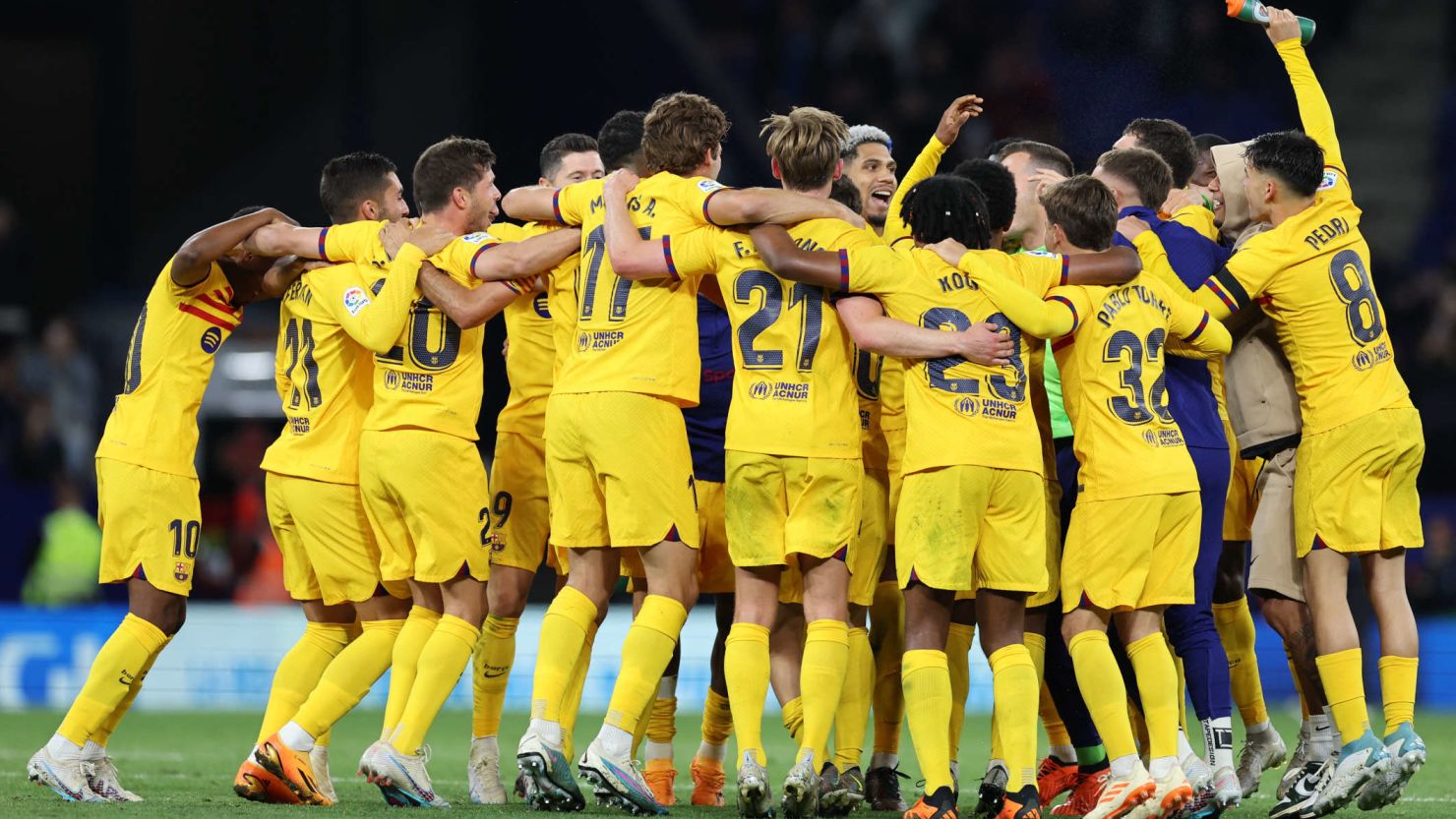 c7娱乐:谁的造型最时尚?法国队球员们抵达国家队基地